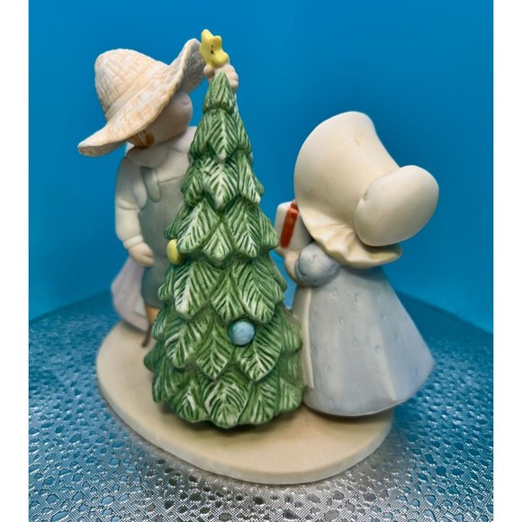 Masterpiece "Circle of Friends" Ceramic Figurine Christmas Religious Vintage 88 - Picture 4 of 8